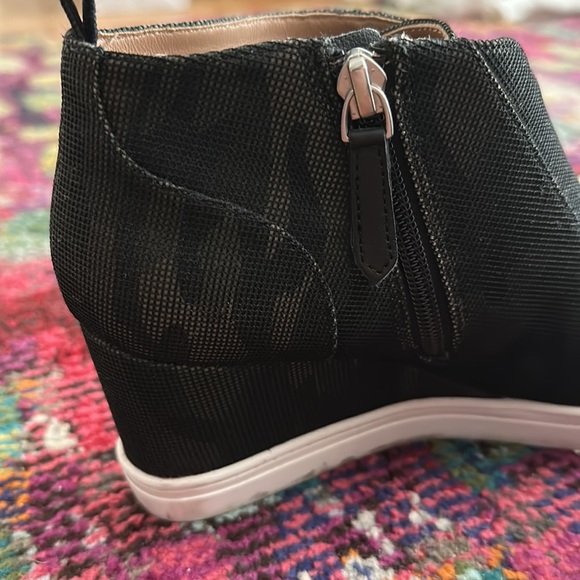 Like New Camo Heeled Sneakers - Picture 4 of 4